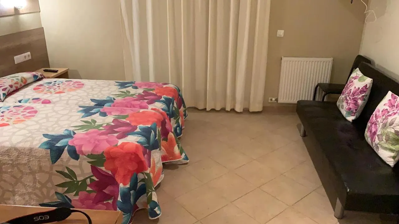 Aparthotel Raquel'S - Habitacions I Apartaments Turistics - Sant Pere Pescador